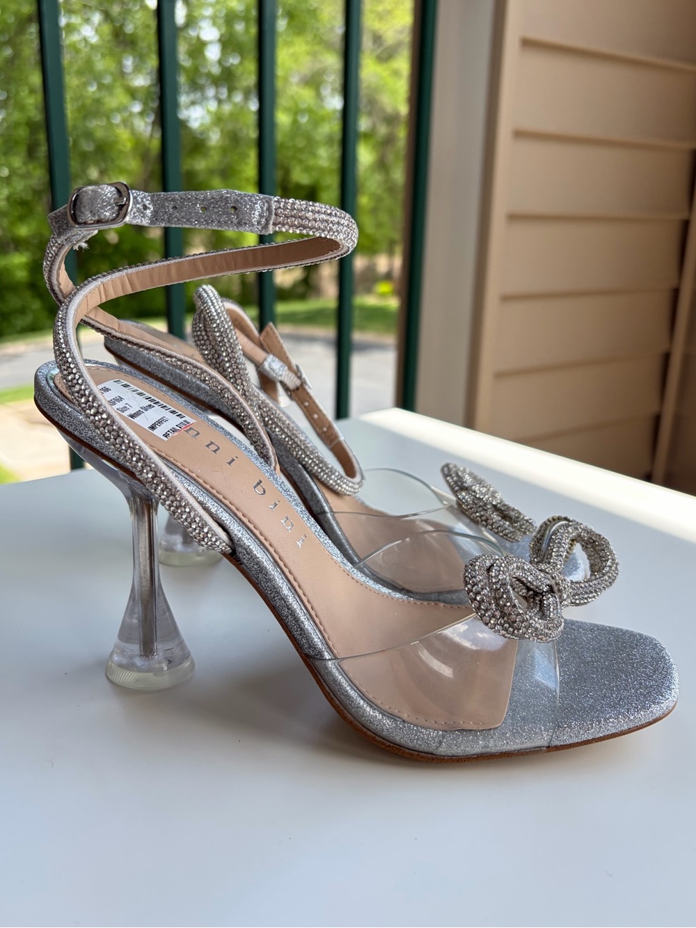 🆕🪩 Gianni Bini Rhinestone Bow Clear Heel Sandals Silver Glitter Size 7 Party - Picture 3 of 17